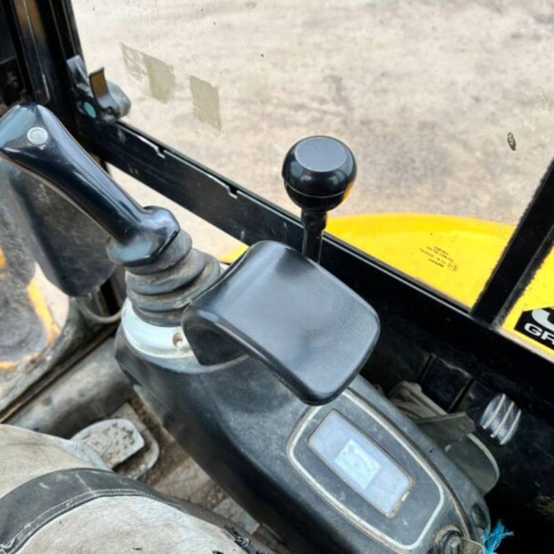 Mini-Pelle JCB 8030ZTS (2012) – 2,8T en Excellent État