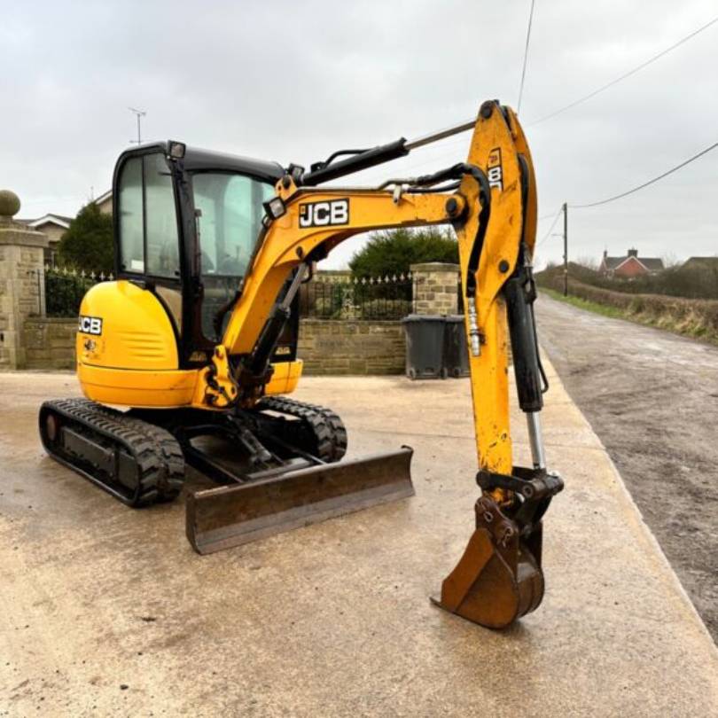 Mini-Pelle JCB 8030ZTS (2012) – 2,8T en Excellent État