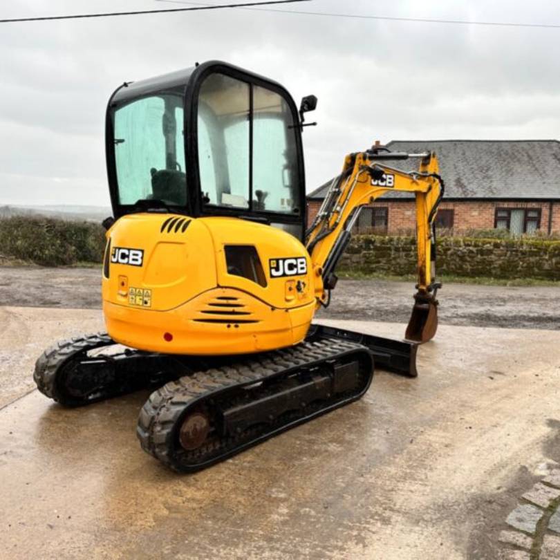 Mini-Pelle JCB 8030ZTS (2012) – 2,8T en Excellent État